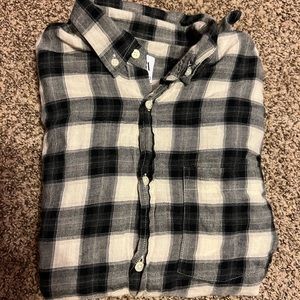 Men’s black and white flannel
